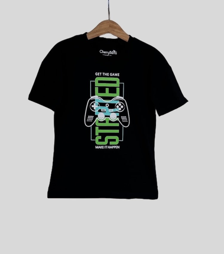 Boys' oversized t-shirt with allover game print and loose fit