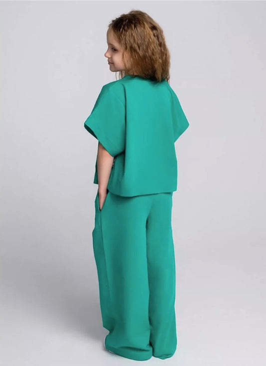 Girls' oversized t-shirt and trouser set with allover leopard print and loose fit