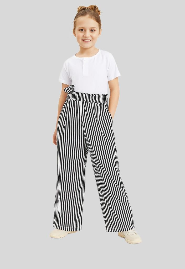 Girls' loose fit trouser with an elastic waistband and vertical stripes, designed for casual comfort and a relaxed silhouette