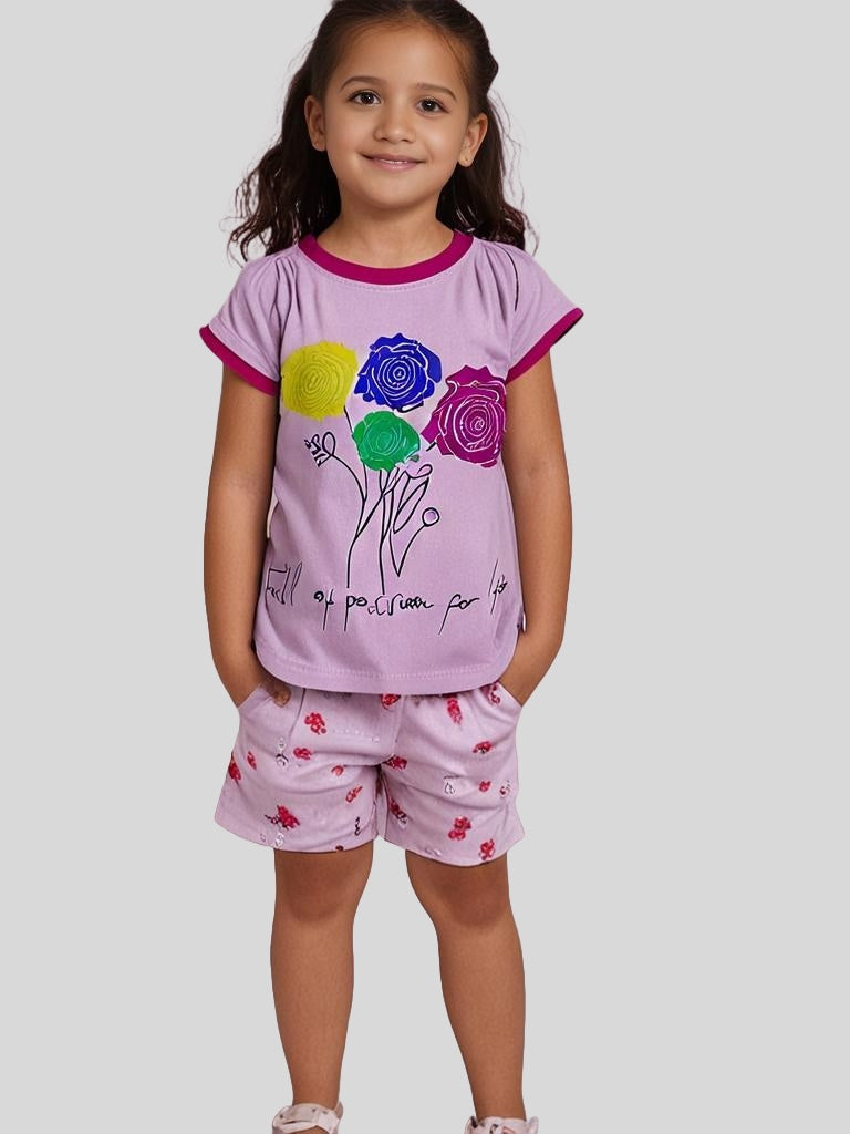 Soft cotton girls’ t-shirt featuring a vibrant and playful floral print, perfect for casual summer wear