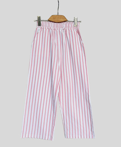Loose fit girl's trouser with vertical stripes