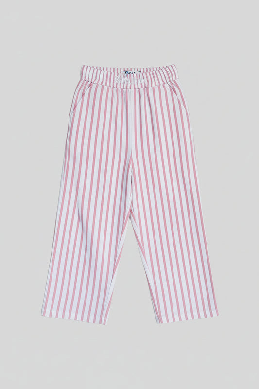 Girls' loose fit trouser with an elastic waistband and vertical stripes, designed for casual comfort and a relaxed silhouette